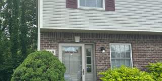 Oaklawn Park: 3 Bedroom 2.5 bath Townhome Gallery 1