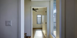 AMAZING NEW CONSTRUCTION UNIT NEAR DOWNTOWN Gallery 21