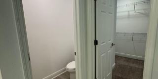 Spacious 5-Bedroom Riverview Home Gallery 17