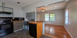 2/1 House With a Detached Garage / Garage Has Pool Table & Bathroom / Large Corner Lot / NBISD Gallery 3