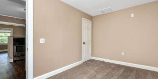 1377 Northwest Blvd - Apt B Gallery 14