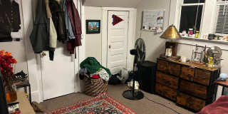 PRELEASE: Spacious 6+ bdrm/2 bath in York Neighborhood Gallery 19