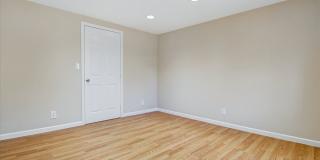 Spacious Westlake Home Gallery 23