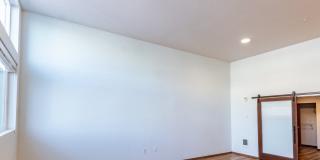 Washington Court Gallery 38