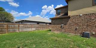 3/2.5/2 Duplex / Easy Access to Highways, Shopping, Restaurants, & Entertainment / Large Fenced in Yard / CISD Gallery 23
