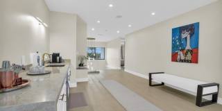 319 S Riverside Drive Gallery 29