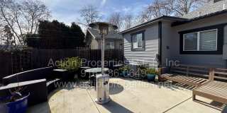 Downtown Roseville - 2 Bed, 1 Bath - Single Level Bungalow - Landscaping Included - Utilities Included! Street Parking Gallery 17