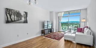 13700 Marina Pointe Drive Gallery 3