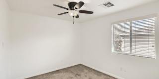 2 Story with Vaulted Ceiling and All Kitchen Appliances Gallery 21