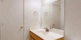 $875 + 2 WEEKS FREE RENT +  STAINLESS STEEL APPLIANCES!!!! Gallery 11