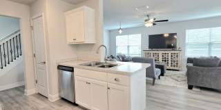 Stunning Newer, 2 Story 3/2.5 Home in a Quiet Cul-de-sac Gallery 9