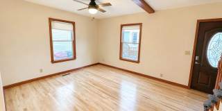 Beautiful 2 Bedroom Home in Lowell Gallery 10