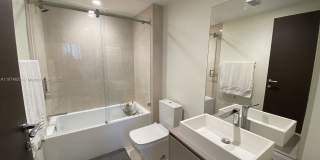 1000 Brickell Avenue Gallery 8