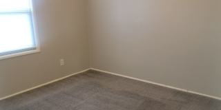 Cozy Parkland 2 bedroom house with Fenced Yard Gallery 6
