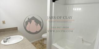 ½ OFF FIRST MONTH! | Cozy 2BR Upstairs Residence in Keizer Gallery 4