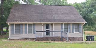 Charming Three Bedroom home available in Phenix City Al! Gallery 1