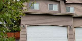 Beautiful, Conveniently Located Eagle River Townhome Gallery 1