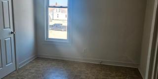 2 bed apartment with a private back porch Gallery 10