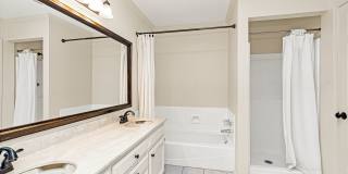 2 Bedroom Furnished Townhome off Jefferson Hwy| All Utilities Included|Community Pool| Long Term Rental Gallery 6