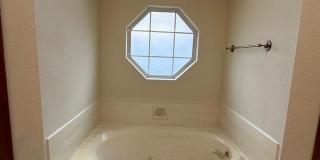 4 Bed, 2.5 Bath Brick home with 2 car garage Gallery 52