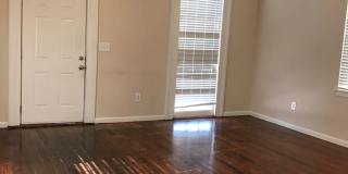 ***$500 Move-In Special*** SPACIOUS 3 BR/2 BA Rental in Mid-City with BACKYARD and DRIVEWAY (Section 8 not accepted) Gallery 4