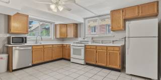 Beautiful 2 Bed, 1 Bath Garden-Level Apartment in Sunnyside! Gallery 7