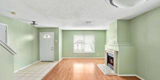 2 Story 4 BD | 2.5 BA Available in July near Medical Center! Gallery 6