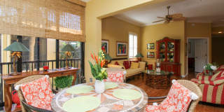 ** THE VINEYARDS SEASONAL ** 2 BED PLUS A DEN\2 BATH 2ND FLOOR COACH HOME READY FOR YOU ** VACATION READY HOME ** Gallery 40