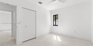 8246 NE 2nd Ct MIAMI, FL 33138 Gallery 23