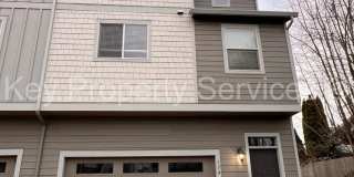 Woodland Townhome with Huge Tandem Garage Gallery 1