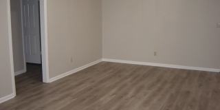 201 Ellwood St unit: 205 Gallery 8