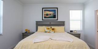 ** 4/3 HEATED POOL AND SPA FURNISHED HOME MODERN IN HIGHLY DESIRED NORTH NAPLES *** AVAILABLE STARTING APRIL-NOVEMBER 2026  LONGER TERM OR SHORT TERM 3 MONTHS OR MORE ** Gallery 59
