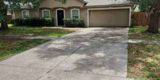 Eustis 3/2, Central A/C, Attached Garage, large backyard Gallery 1