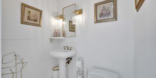 2889 NE 35th St Gallery 38