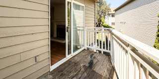 4 Bed/3 Bath Three Story Condo Near Bus Routes and Shopping Gallery 27