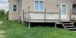 3 bedroom house with detached garage Gallery 1