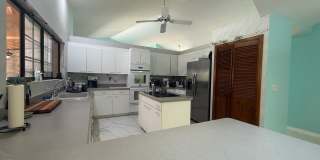 Beautiful 3 bedroom 2.5 bathroom pool home Gallery 11