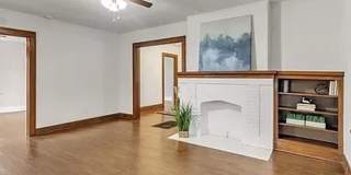 2-Bedroom 2-Bath 1930's Tudor Close to Paseo District Gallery 3