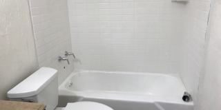 Cute 2 Bedroom 1 Bath with huge Screen Porch Gallery 17