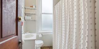 6 bed/2 bath on Rohs St., Mins. from UC for Only $600/pp ($3,600/mo)! $250 SIGN ON BONUS FOR LTO!!! Gallery 32