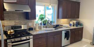 Modern Brighton 4-bed/2-bath with Deck Gallery 1