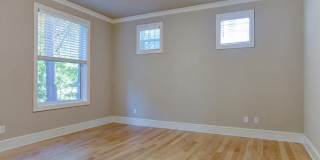 Pristine Spacious 3 Bedroom Lake Oswego Townhome | Skylights, High Ceilings, and Mt. Park Trails at your Doorstep Gallery 23