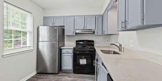 Summer Special! Updated 3BR Townhome with Basement + $250 Off First Month’s Rent Gallery 4