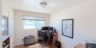 Charming 3 Bedroom, 2 Bathroom NE ABQ Home. Refrigerated Air! Spacious backyard. Near Uptown Gallery 17