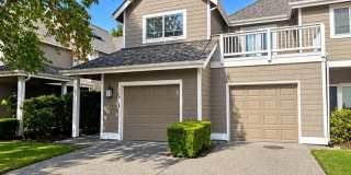 2bd/2.5ba Kirkland Townhome Gallery 1