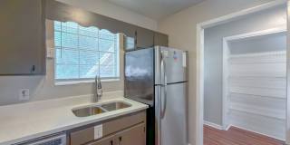 RENOVATED 2/1 w/ New Flooring/Paint, Fenced Yard, Deck, Walk In Closets, Granite Counters, & Stainless Appliances ! Avail NOW for $1295/month Gallery 14