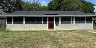404 Bayview Boulevard Gallery 1
