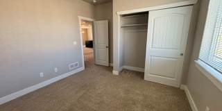 Beautiful 5 Bedroom, 3 Bath Executive Home in the Pointe! Gallery 36