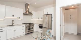 6543 Van Nuys Boulevard Gallery 1