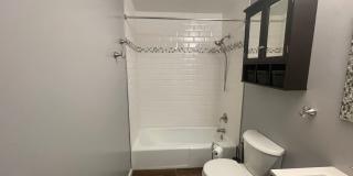 Dupont Circle 2-level Condo at The Cygnet. 1 Bed/1 Full Bath, Fireplace and Modern Kitchen Gallery 25